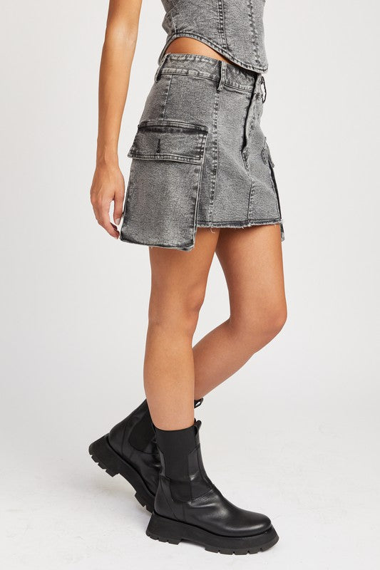 LOW RISE MINI DENIM SKIRT WITH POCKETS