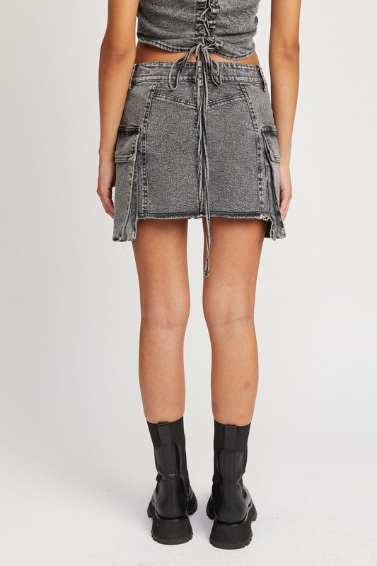 LOW RISE MINI DENIM SKIRT WITH POCKETS