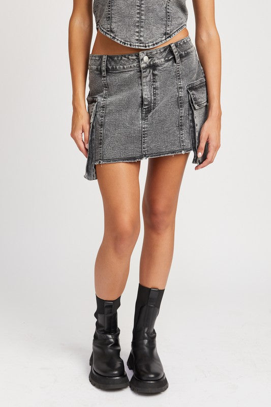 LOW RISE MINI DENIM SKIRT WITH POCKETS